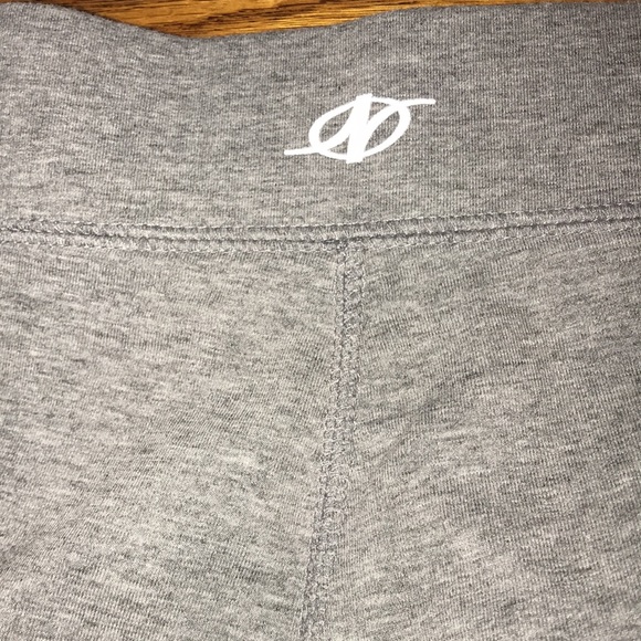 NordicTrack large shorts with wide waist band, cotton polyester and spandex - Picture 3 of 7